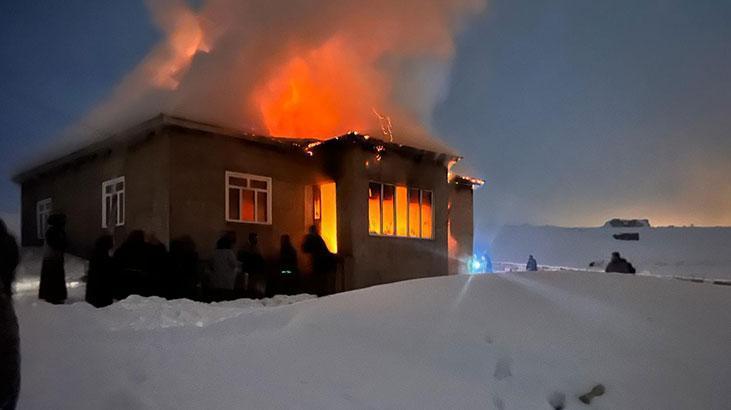 Van’da 6 aylık Şerzan bebek, beşiğinde yanarak can verdi