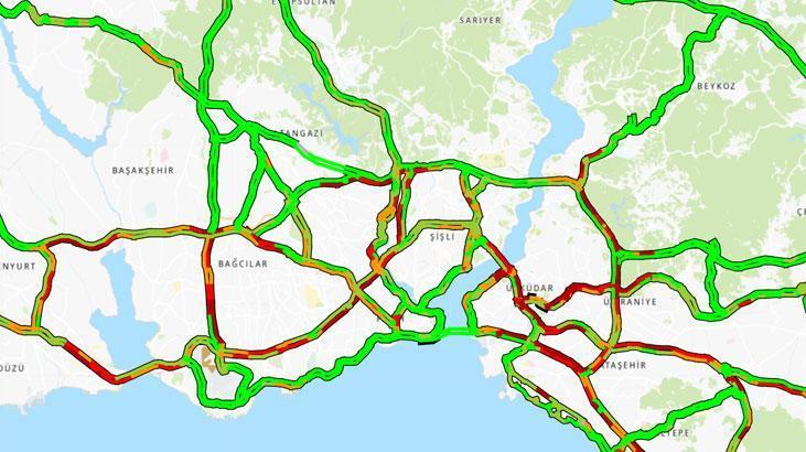 Okulların açılmasıyla trafik yoğunluğu oluştu