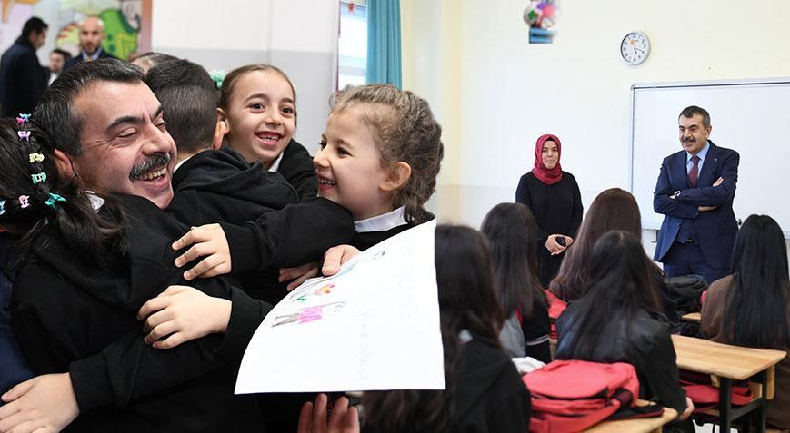 Milli Eğitim Bakanı Tekin, Şehit Güner Altınok İlkokulu’nu ziyaret etti
