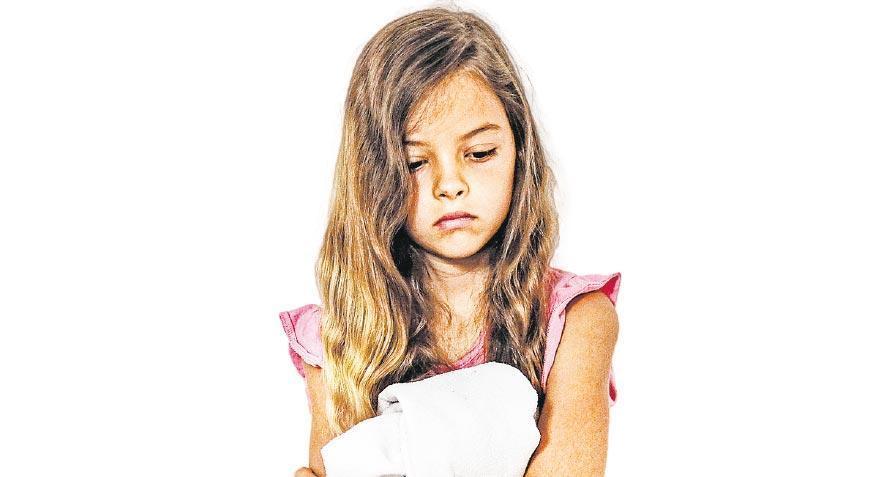 Çekin elinizi çocuklardan!