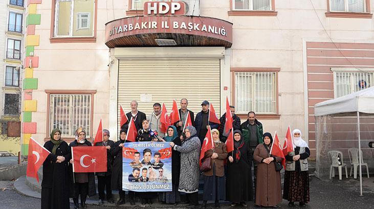 Evlat nöbetindeki ailelerden ‘Gara Şehitleri’ne anma