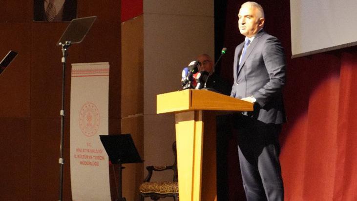 Bakan Ersoy duyurdu: Yapay zeka destekli kütüphaneler geliyor