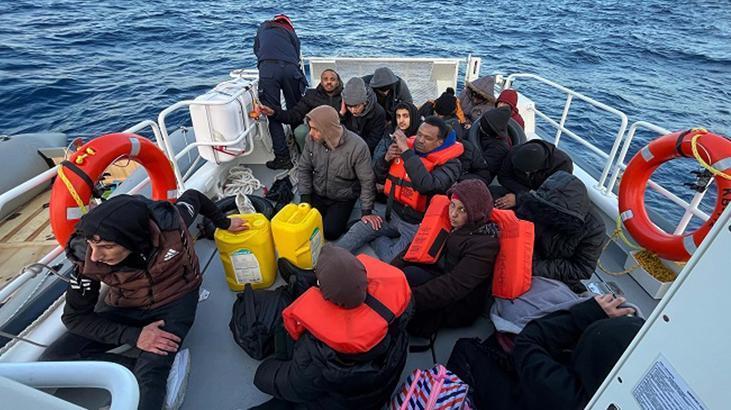 Datça açıklarında 25 kaçak göçmen kurtarıldı