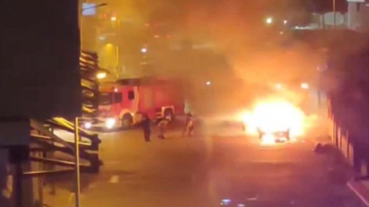 Esenyurt’ta otomobil alev topuna döndü! İtfaiye erleri ölümden döndü