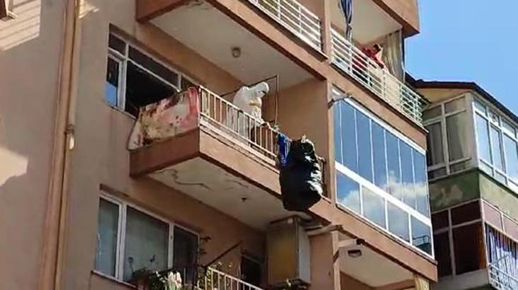 Kötü koku yayılınca fark edildi! Emekli öğretmen çöp evde ölü bulundu