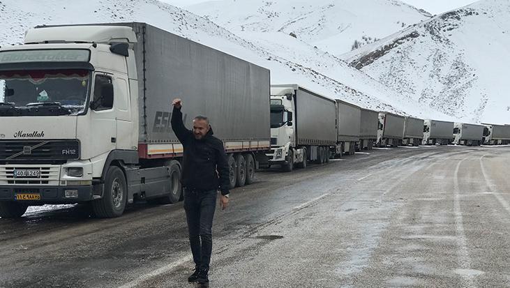 TIR kuyruğu, 15 kilometreye ulaştı! ‘Yiyeceğimiz, içeceğimiz ve yakıtımız tükendi’