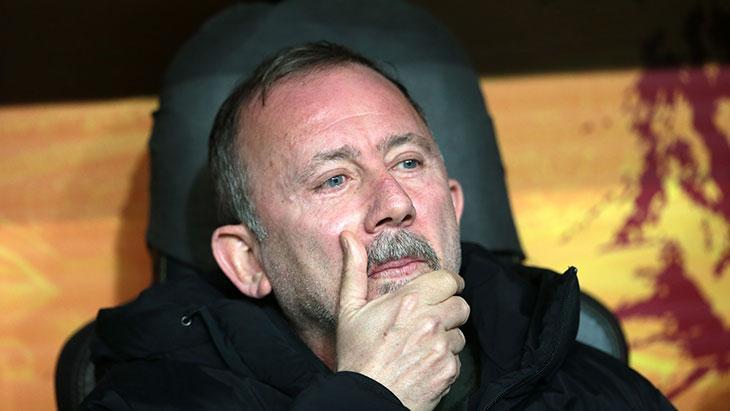 Antalyaspor’da Sergen Yalçın’dan VAR tepkisi! ‘Yazık! Masa başında bunları yapmayın’