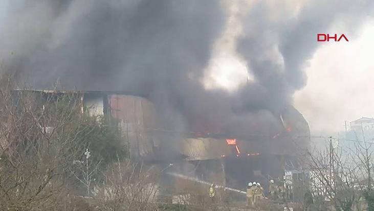 Son dakika: İstanbul’da fabrika yangını! Ekipler bölgede