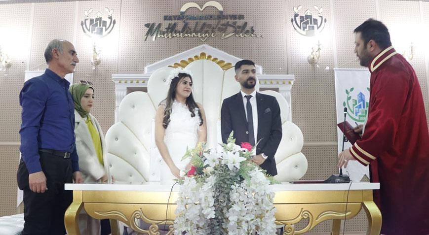Diyarbakır’da 26 çift, ‘evet’ demek için bügünü bekledi