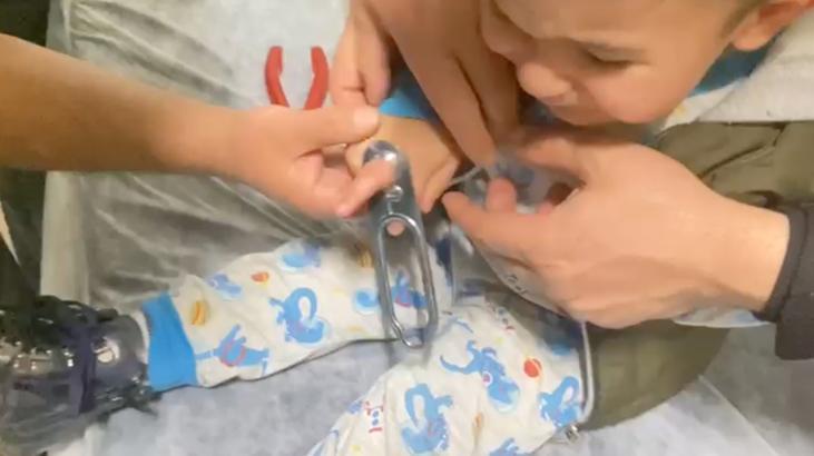 İtfaiye ekipleri kurtardı! 3 yaşındaki çocuk gözyaşlarını tutamadı