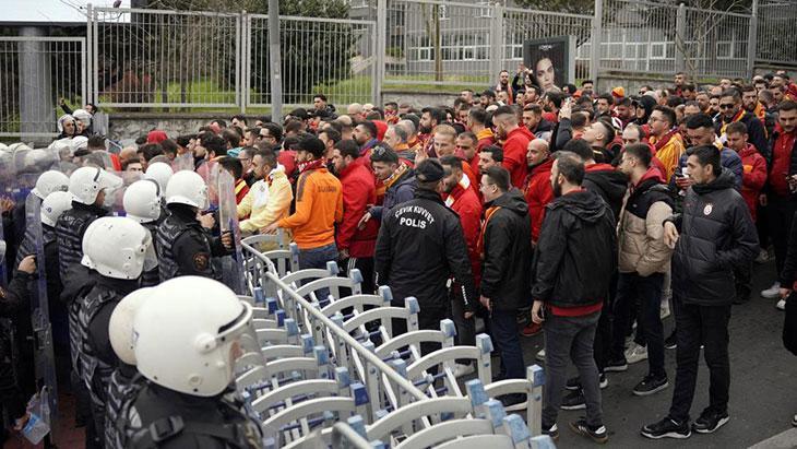 Beşiktaş – Galatasaray derbisi öncesi taraftarlar arasında gerginlik!