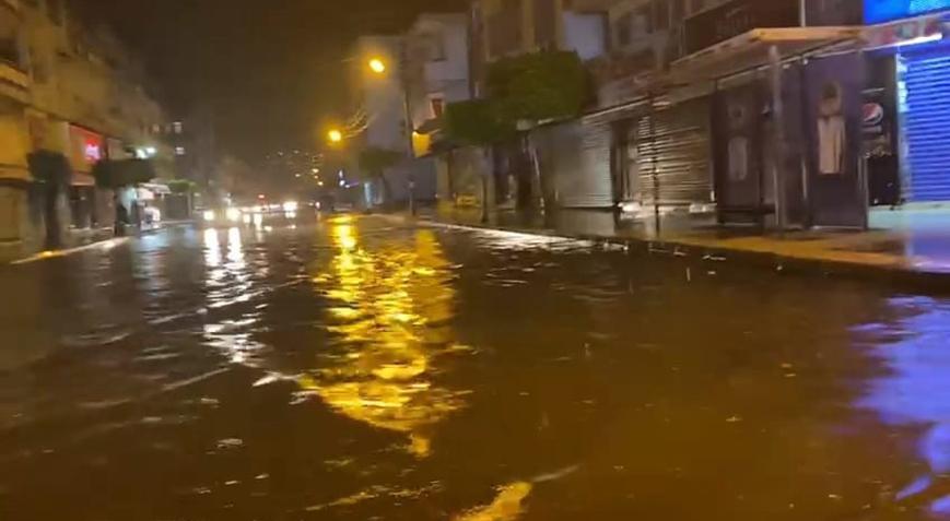 Hatay’da sağanak yağış! Sokaklar göle döndü