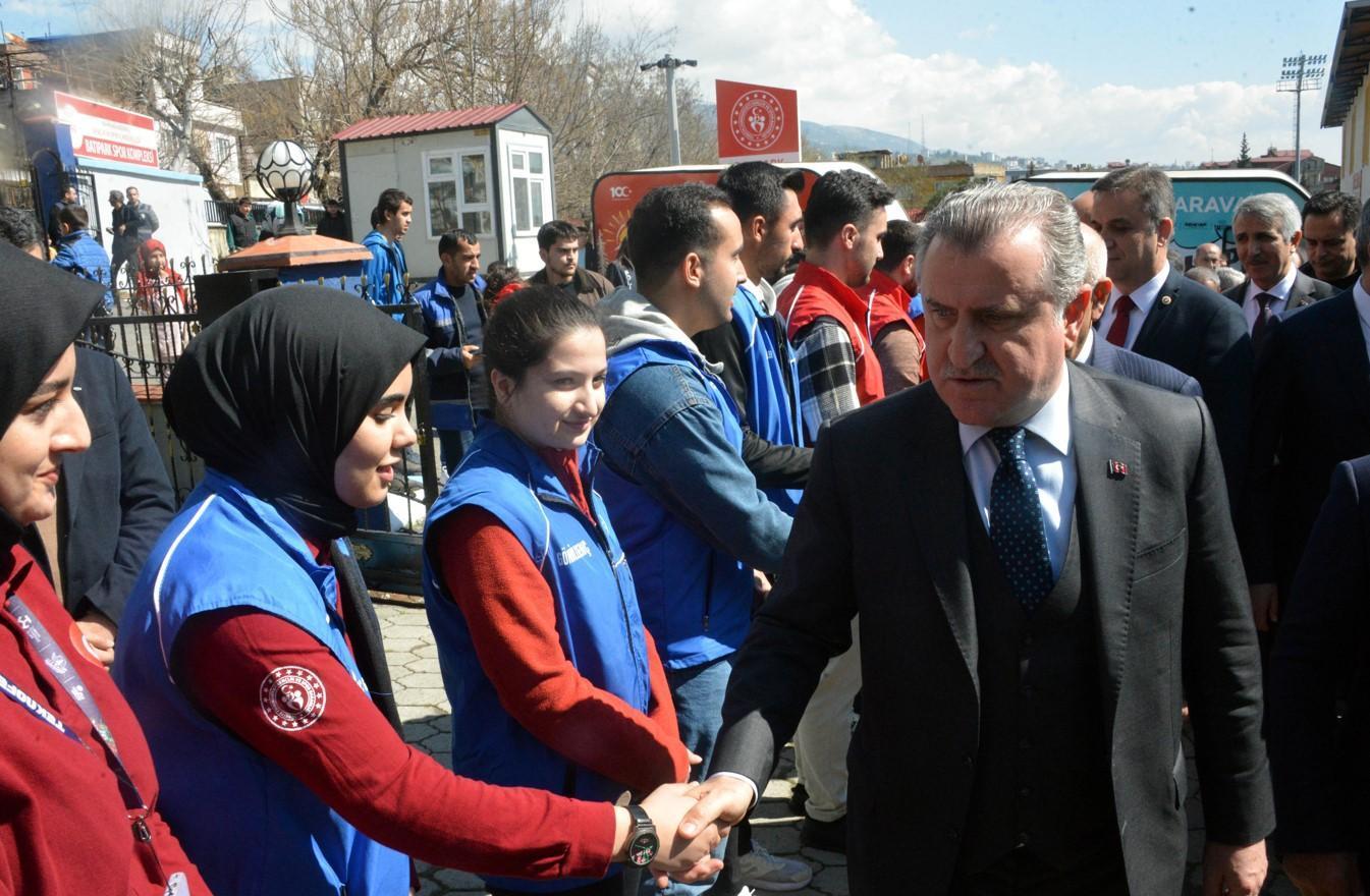 Bakan Osman Aşkın Bak’tan Kahramanmaraş’a stadyum sözü!