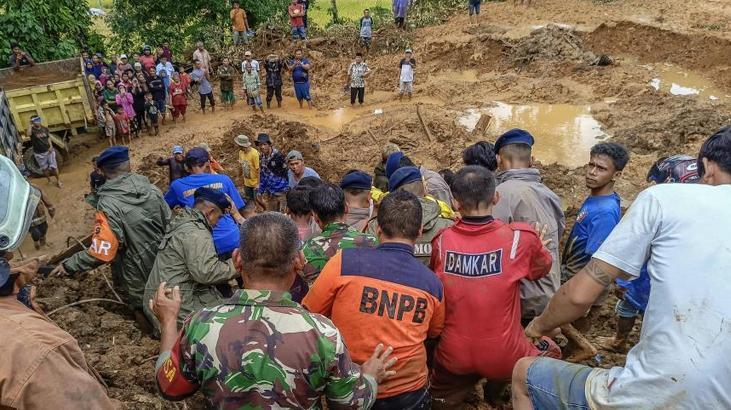 Endonezya’da sel felaketi! Can kaybı artıyor