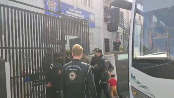 Bakan Yerlikaya açıkladı! Düzensiz göçmenlerin kaldığı otellere operasyon