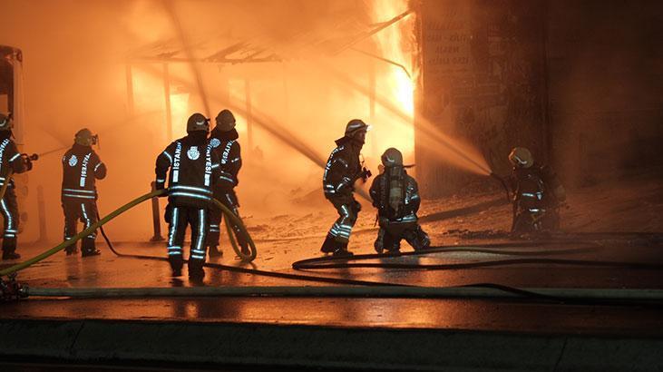 İstanbul’da hareketli gece! İki iş yeri peş peşe yandı