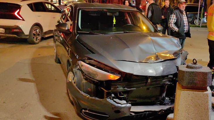 Otomobil ile motosiklet çarpıştı! Yol kenarındaki kişi şans eseri kurtuldu