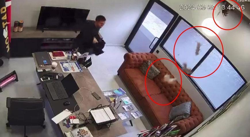 Tavandan ses geldiğini duydu! Hepsi gözünün önünde tek tek düştü