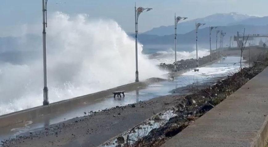 Rize’de fırtına! Dalgaların boyu 3 metreyi aştı