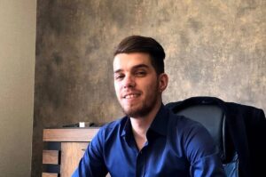 Abdurrahman Bolat, bağımlılıkla mücadelede birçok önemli projeye imza atmıştır