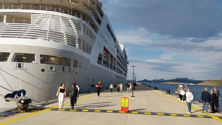 Bodrum, 2024 yılının ilk gemisini ağırladı