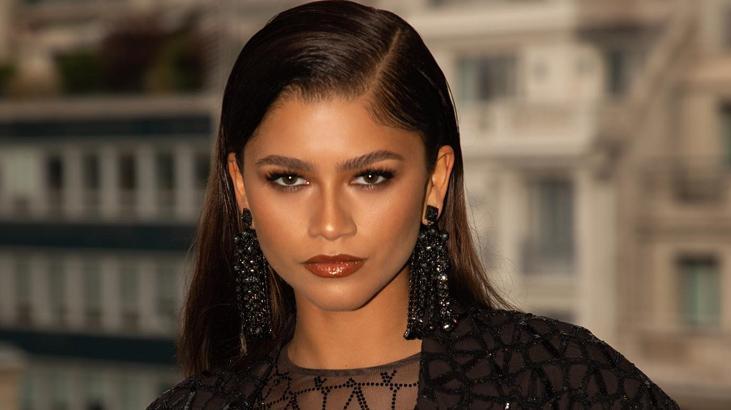 Euphoria’nın başrolü Zendaya kombiniyle şaşırttı! Ayakkabıları dikkat çekti