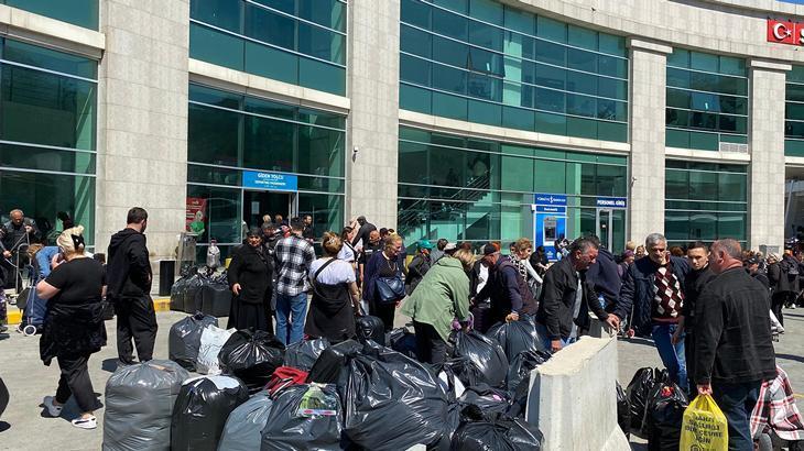 Sarp Sınır Kapısı’nda ‘tatil’ yoğunluğu