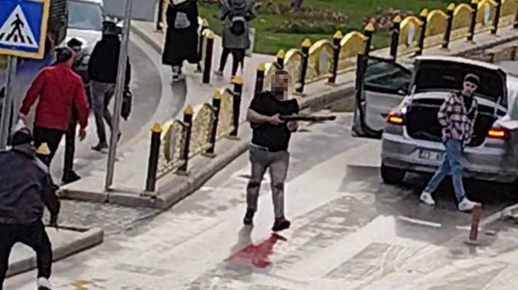 Trafikte kavga eden sürücü bagajdan pompalı tüfek çıkardı