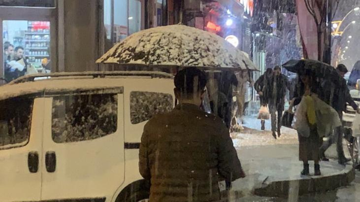 Nisan ayında sürpriz kar yağışı! Kent beyaza büründü