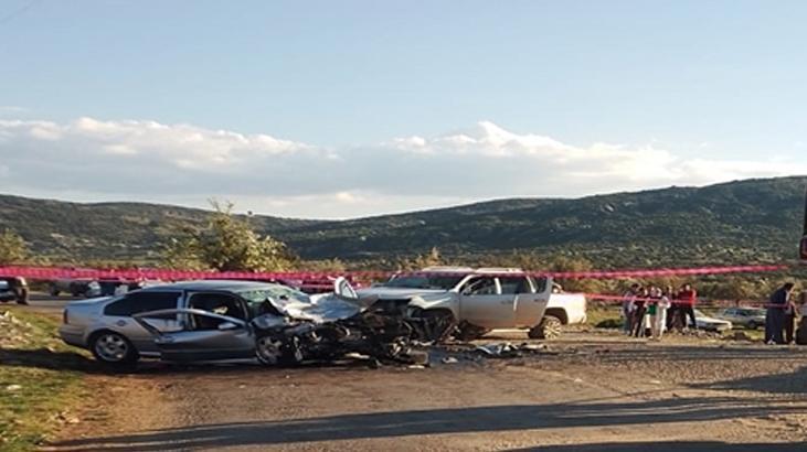 Denizli’de feci kaza! Otomobil ile kamyonet birbirine girdi: 2 ölü, 4 yaralı