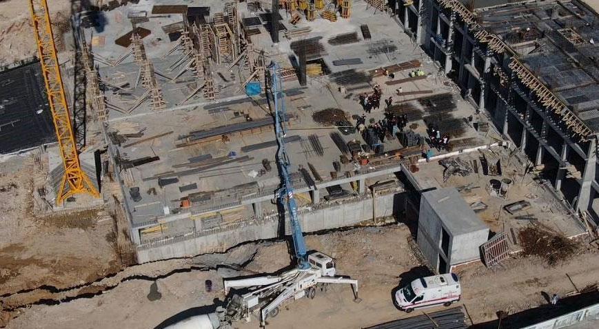 Ataşehir’de inşaat alanında vinç devrildi! 1 kişi hayatını kaybetti