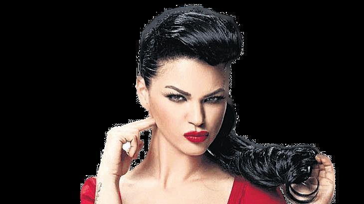 ‘Aylardır aynı kostümü giyiyorum’