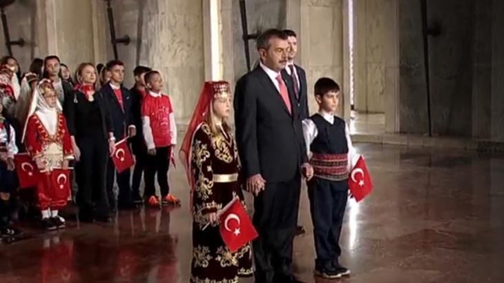 TBMM 104. yaşını kutluyor… Milli Eğitim Bakanı Tekin ve çocuklar Anıtkabir’i ziyaret etti