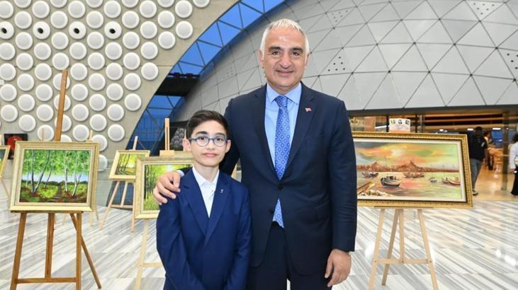 Bakan Ersoy’dan şehit polis memuru Hüseyin Gül’ün oğlu Talha’nın sergisine ziyaret