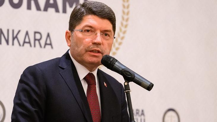 Son dakika! Bakan Tunç: Terörle aranıza mesafe koyun