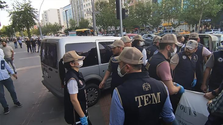 Terör soruşturması kapsamında Batman DEM Parti il binasında arama yapıldı