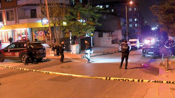 Küçükçekmece’de kaldırımda otururken saldırıya uğradılar: 2 yaralı