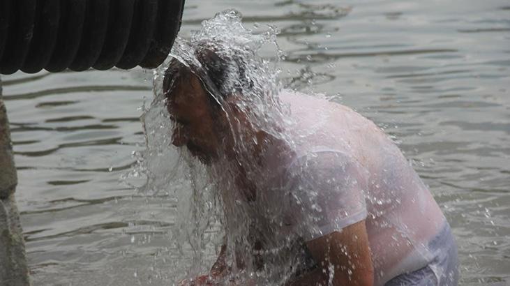 Adana’da Nisan ayında sıcaklık rekoru kırıldı! Bunalan vatandaşlar kendini parklara attı