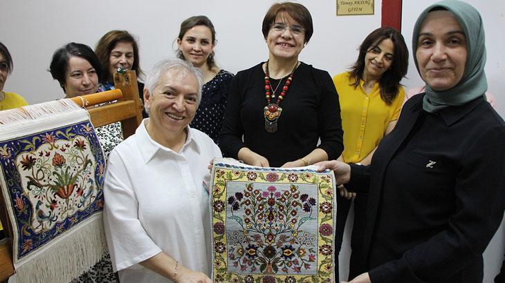 230 bin ilmek atarak dokudu: Halısının değeri 100 bin lira!