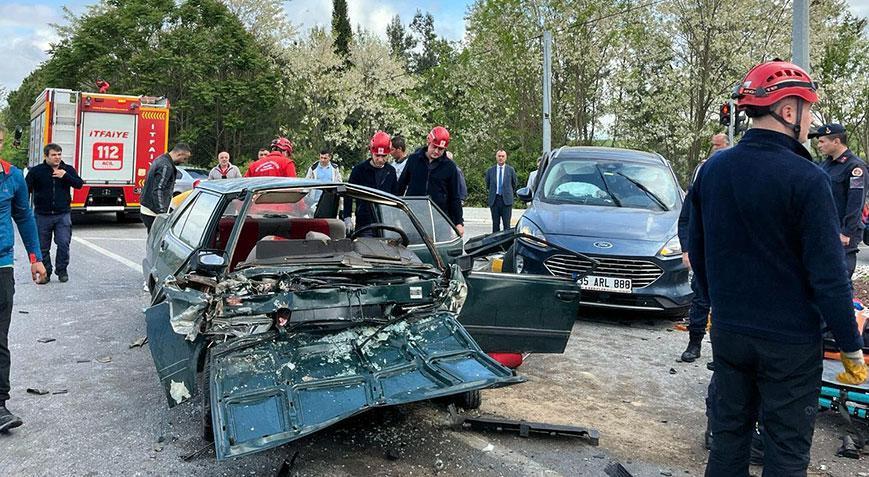 Balıkesir’de 2 otomobil çarpıştı! Ölü ve yaralılar var