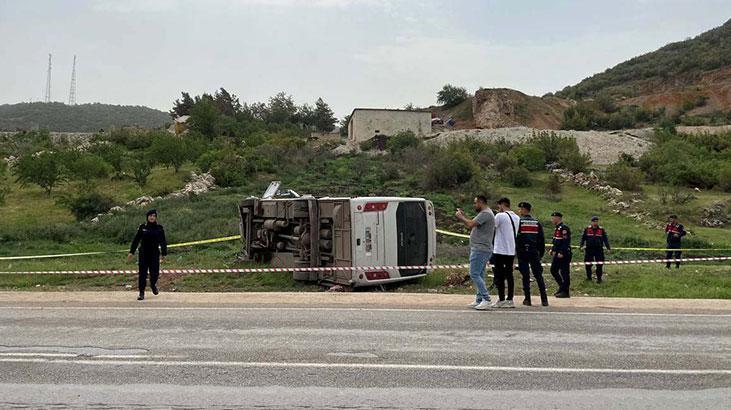 Yolcu midibüsü devrildi! Astsubay öldü, 17 yaralı