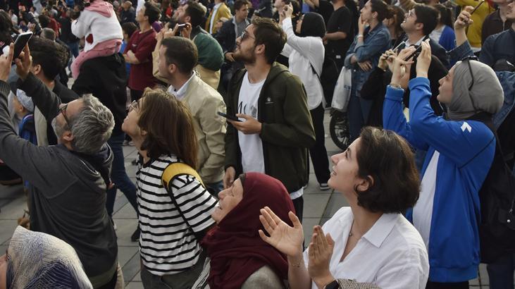 Solo Türk ve Türk Yıldızları’nden nefes kesen gösteri! Mevlana’nın Konya’ya göçü kutlandı