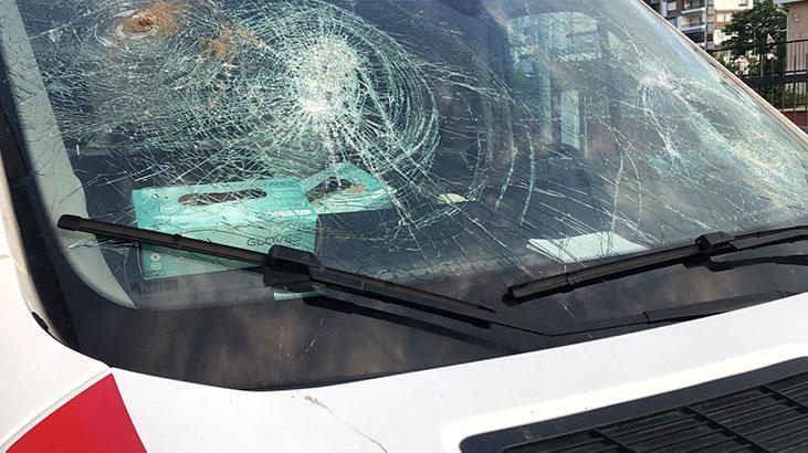 ‘Geç geldiniz’ dedi, ambulansa kürekle saldırdı