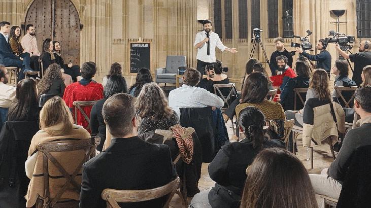 Hasan Can Kaya, Oxford’u kahkahaya boğdu!