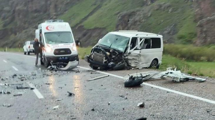 Ağrı’da iki araç çarpıştı! 2 ölü, 5 yaralı