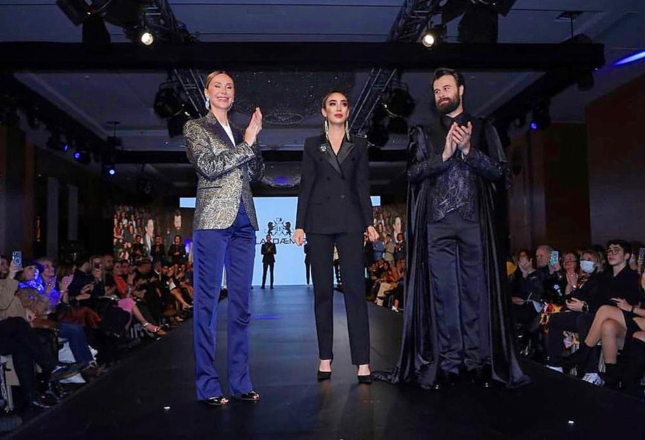 İlayda Emir’in 2024 Koleksiyonu İstanbul Boğazında Göz Kamaştırdı