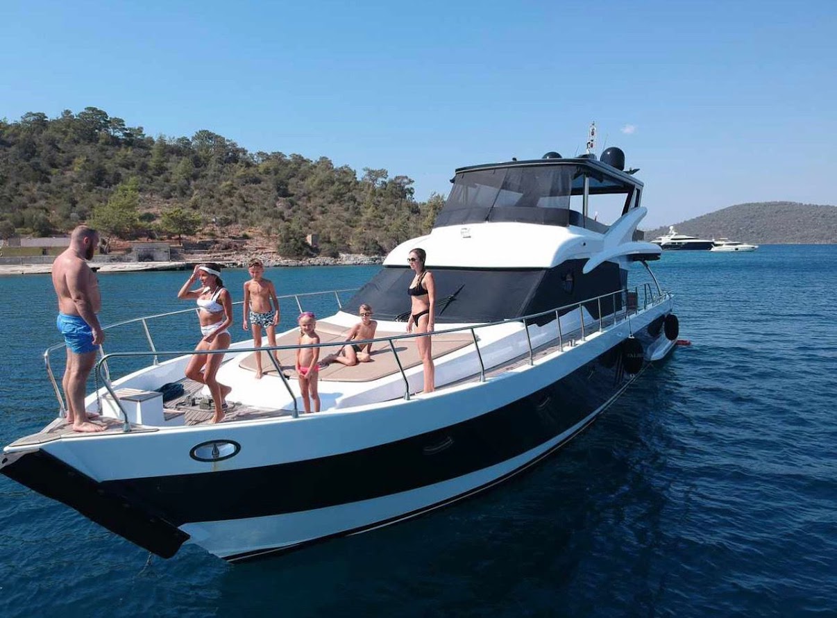 İstanbul’da Yat Kiralama Aden Yatçılık ile Yatta Bekarlığa Veda Partisi Unutulmaz Anlar Yaşatıyor