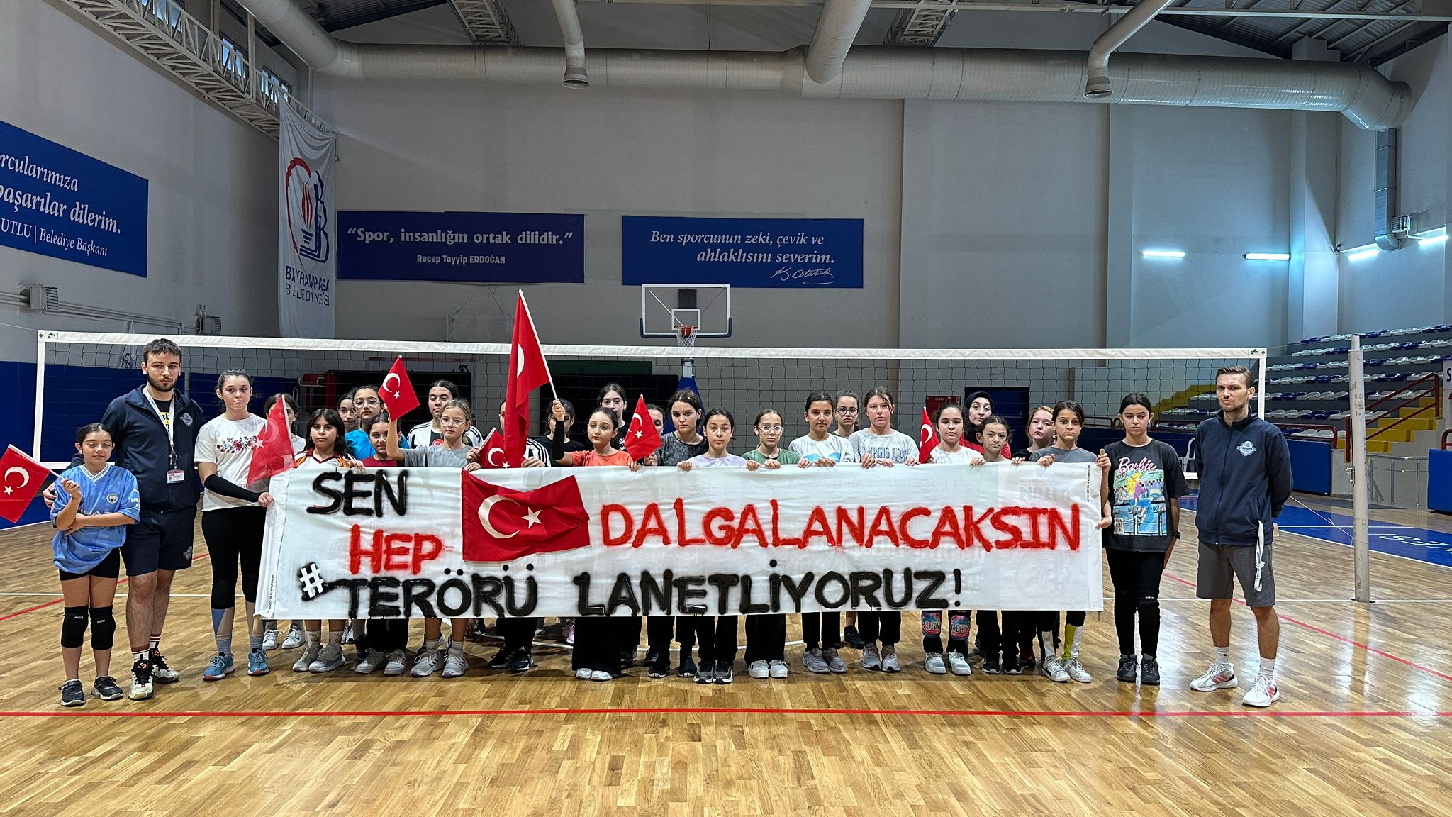 Semih Erden Spor Salonu’nda Spor Eğitimleri ile Güçlenen Gençler