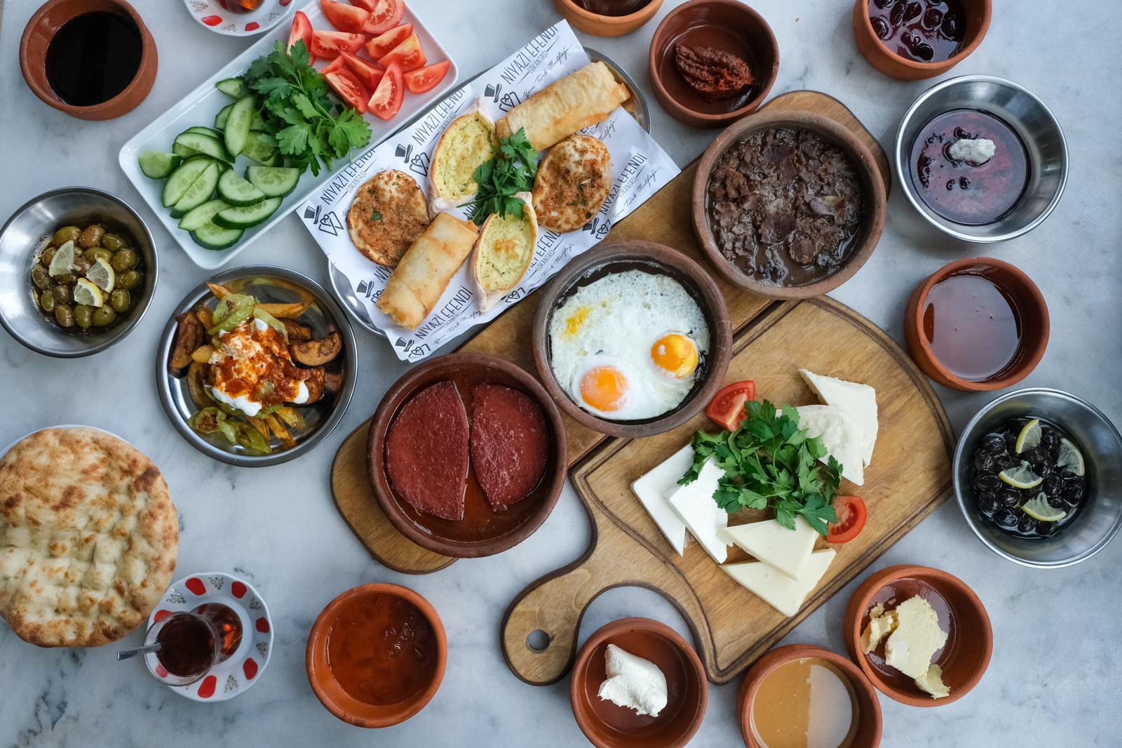 Dönerci Niyazi Usta’nın Efsane Döneri Geceyi Aydınlatıyor!