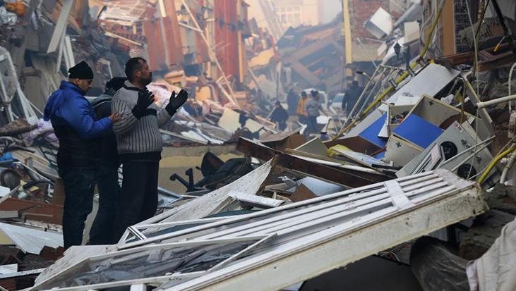 Siyasilerden 6 Şubat mesajları